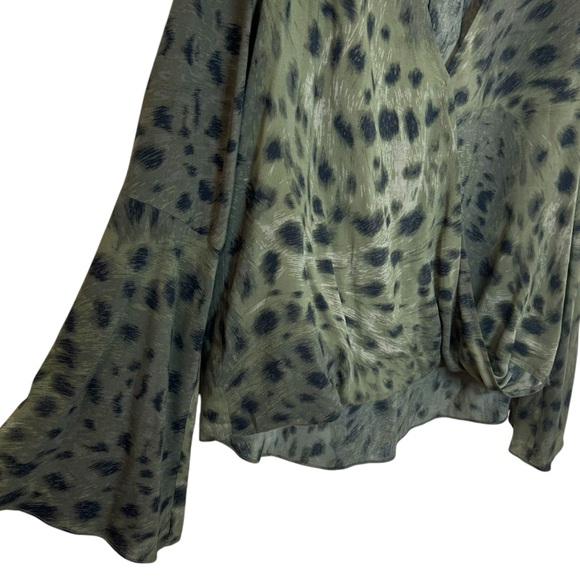 L'AGENCE Olive Leopard Print Blouse - Picture 9 of 16
